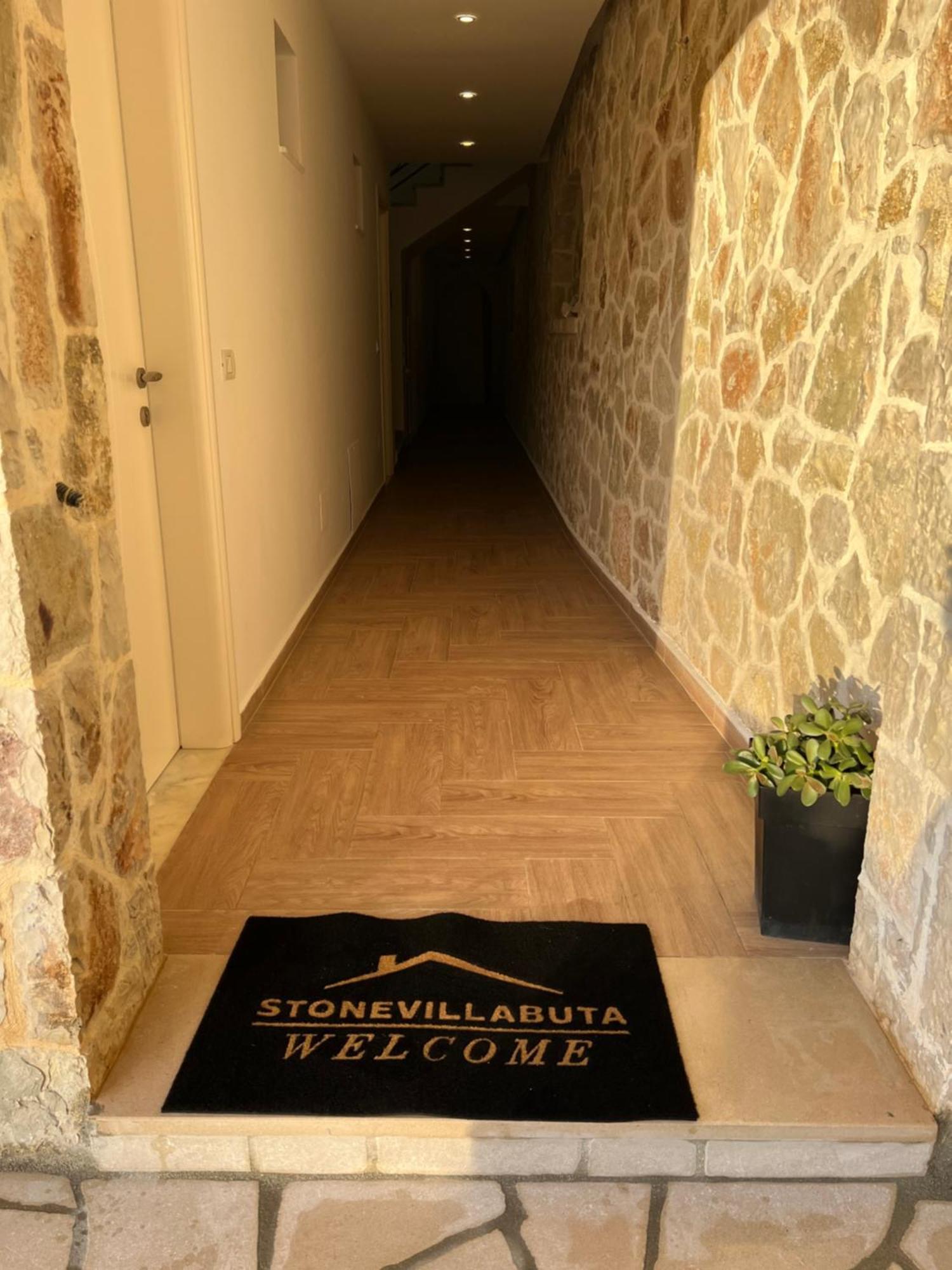 Hotel Stonevilla Buta 3*