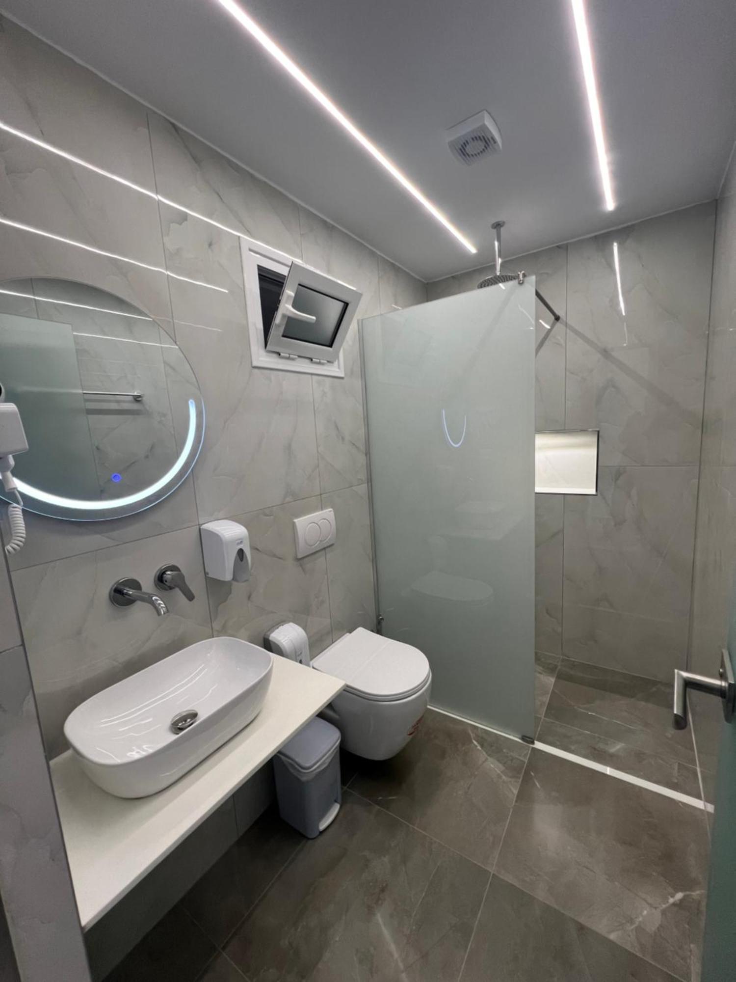 Stonevilla Buta Hotel