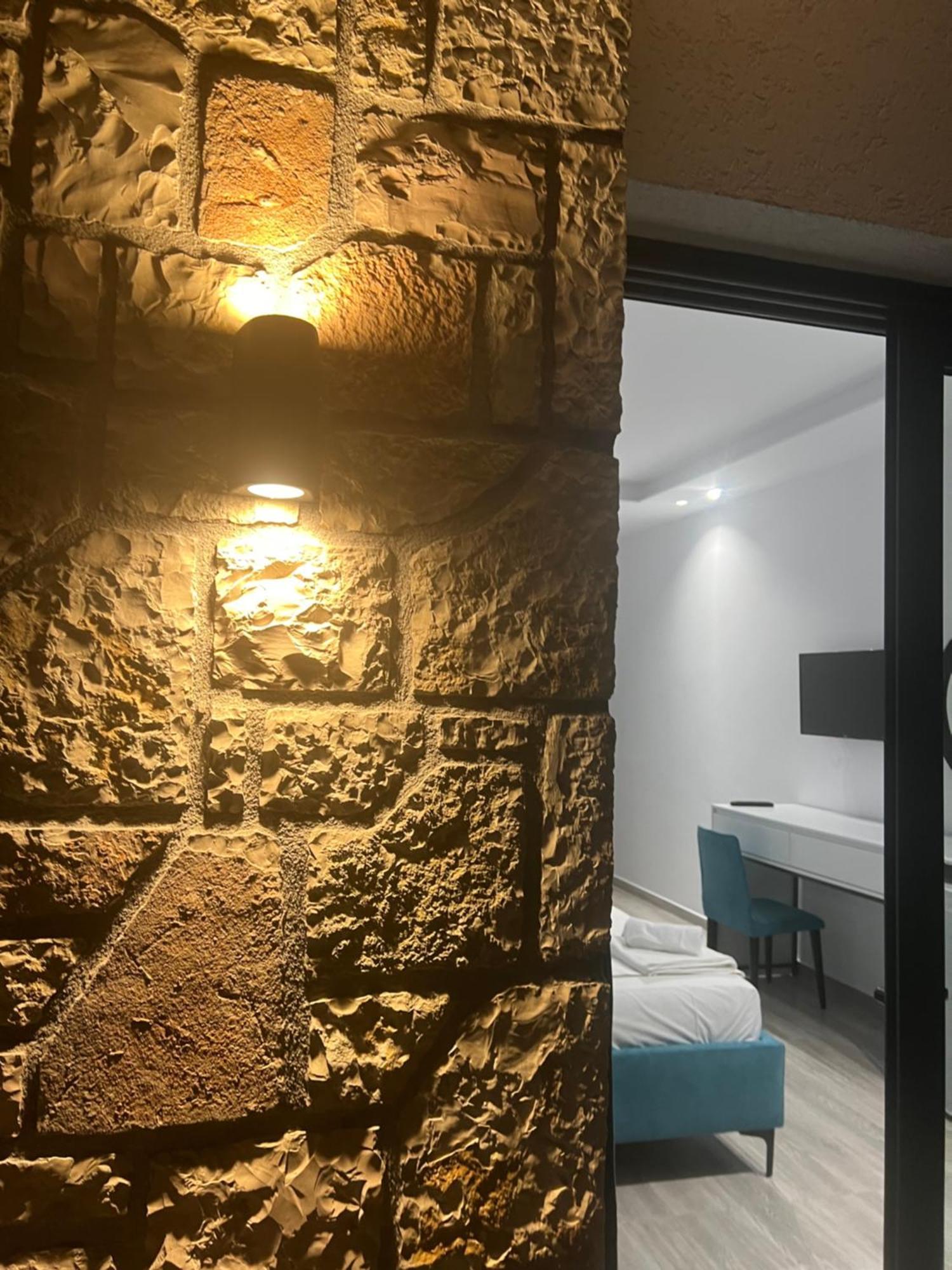 Hotel Stonevilla Buta 3*